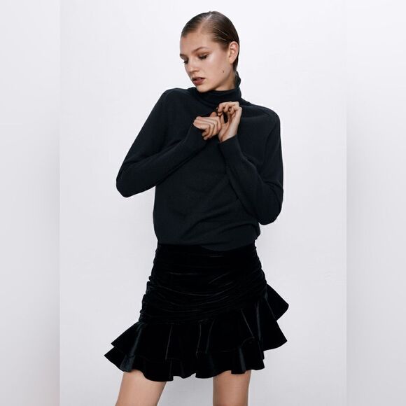 ZARA VELVET MINI SKIRT - Picture 2 of 10